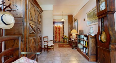 Demeure de caractère de 235 m², 5 chambres, dépendances et puits, proche des commerces 
