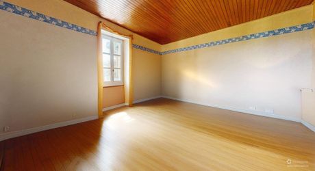 Demeure de caractère de 235 m², 5 chambres, dépendances et puits, proche des commerces 