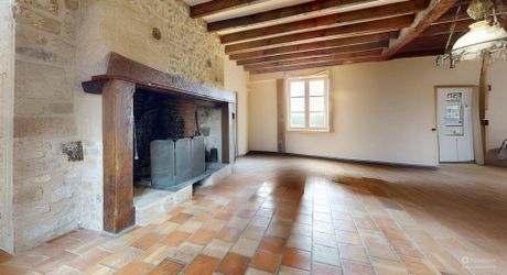 Demeure de caractère de 235 m², 5 chambres, dépendances et puits, proche des commerces 