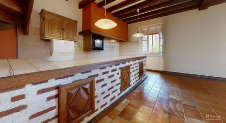 Demeure de caractère de 235 m², 5 chambres, dépendances et puits, proche des commerces 