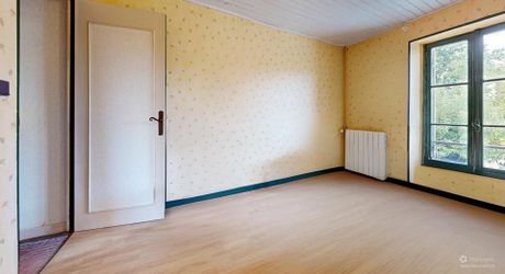 Demeure de caractère de 235 m², 5 chambres, dépendances et puits, proche des commerces 