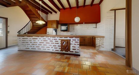 Demeure de caractère de 235 m², 5 chambres, dépendances et puits, proche des commerces 