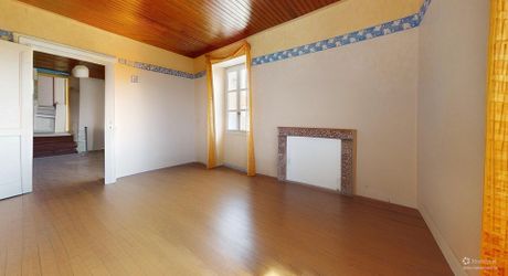 Demeure de caractère de 235 m², 5 chambres, dépendances et puits, proche des commerces 