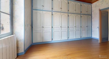 Demeure de caractère de 235 m², 5 chambres, dépendances et puits, proche des commerces 