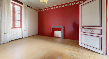 Demeure de caractère de 235 m², 5 chambres, dépendances et puits, proche des commerces 