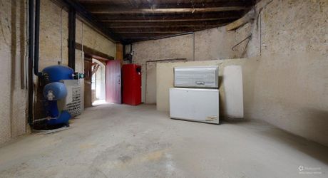 Demeure de caractère de 235 m², 5 chambres, dépendances et puits, proche des commerces 