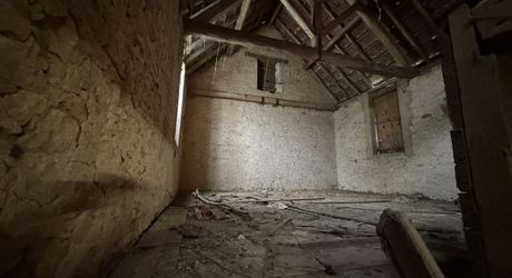 Demeure de caractère de 235 m², 5 chambres, dépendances et puits, proche des commerces 