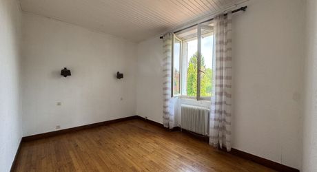 Grande maison,  grandes dépendances et grand terrain !
