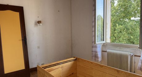 Grande maison,  grandes dépendances et grand terrain !