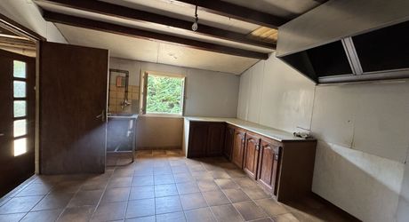 Grande maison,  grandes dépendances et grand terrain !
