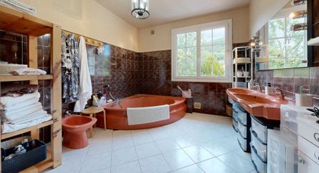 Maison familiale ultra-fonctionnelle : plain-pied avec un fort potentiel aux portes du village.Visite virtuelle sur demande