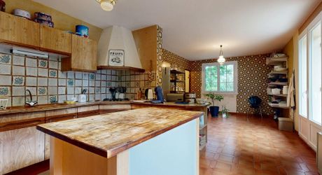 Maison familiale ultra-fonctionnelle : plain-pied avec un fort potentiel aux portes du village.Visite virtuelle sur demande