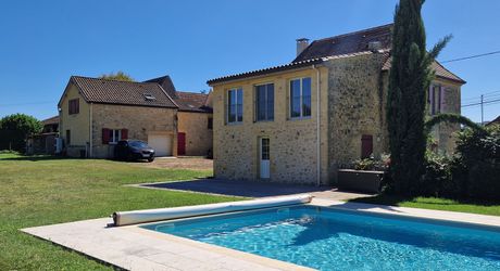 Maison Perigordine ancienne rénovée avec piscine et terrain de 3762m2