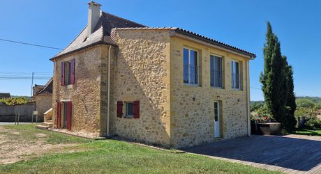 Maison Perigordine ancienne rénovée avec piscine et terrain de 3762m2