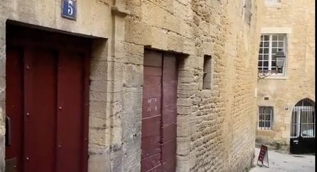 Un immeuble d'exception à Sarlat : l'art de vivre périgourdin comme projet d'investissement. Vidéos sur demande