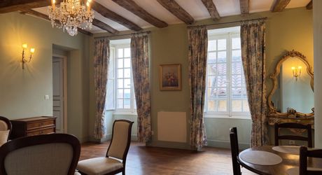 Un immeuble d'exception à Sarlat : l'art de vivre périgourdin comme projet d'investissement. Vidéos sur demande