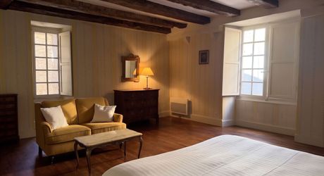 Un immeuble d'exception à Sarlat : l'art de vivre périgourdin comme projet d'investissement. Vidéos sur demande
