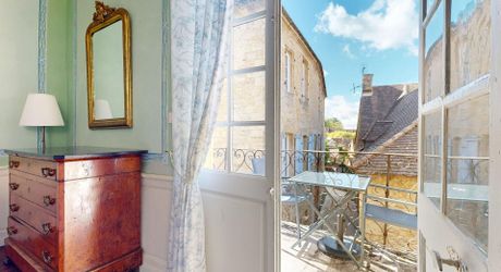 Un immeuble d'exception à Sarlat : l'art de vivre périgourdin comme projet d'investissement. Vidéos sur demande