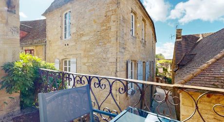 Un immeuble d'exception à Sarlat : l'art de vivre périgourdin comme projet d'investissement. Vidéos sur demande
