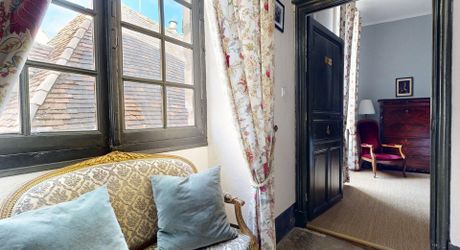Un immeuble d'exception à Sarlat : l'art de vivre périgourdin comme projet d'investissement. Vidéos sur demande