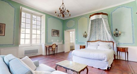 Un immeuble d'exception à Sarlat : l'art de vivre périgourdin comme projet d'investissement. Vidéos sur demande