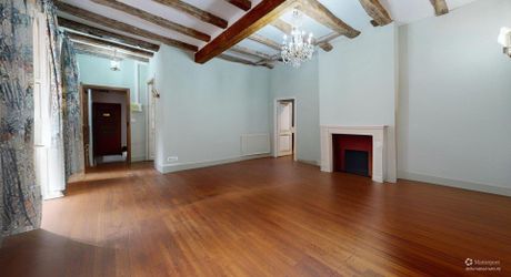 L'Étage Noble : Quand la Forteresse du XIIIe devient Espace d'Apparat – Sarlat Centre. Visite virtuelle sur demande