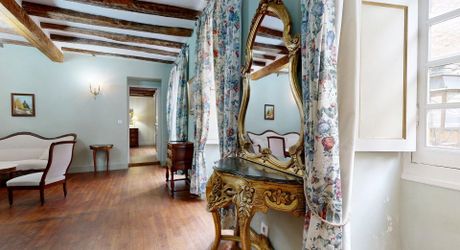 L'Étage Noble : Quand la Forteresse du XIIIe devient Espace d'Apparat – Sarlat Centre. Visite virtuelle sur demande