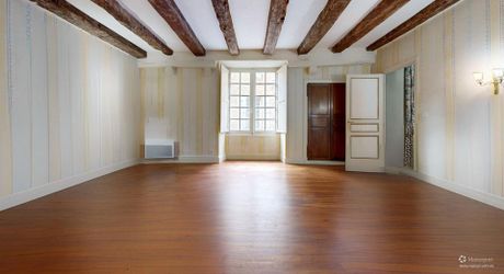 L'Étage Noble : Quand la Forteresse du XIIIe devient Espace d'Apparat – Sarlat Centre. Visite virtuelle sur demande
