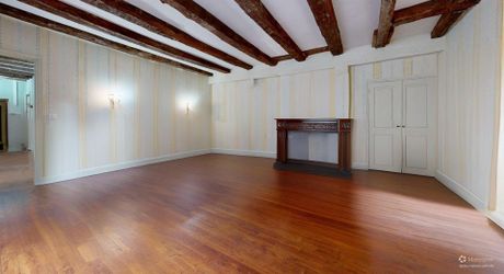 L'Étage Noble : Quand la Forteresse du XIIIe devient Espace d'Apparat – Sarlat Centre. Visite virtuelle sur demande