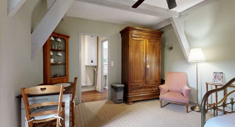 Sous les toits du centre historique, Studio de charme (26 m²) parfait pied-à-terre ou un investissement locatif au cœur de la ville. Visite virtuelle sur demande