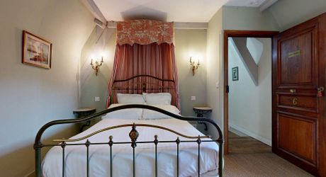 Sous les toits du centre historique, Studio de charme (26 m²) parfait pied-à-terre ou un investissement locatif au cœur de la ville. Visite virtuelle sur demande