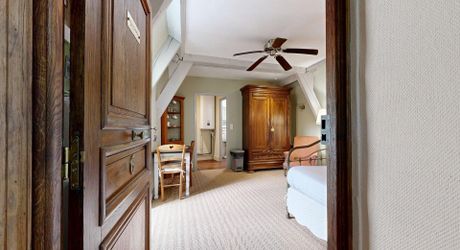 Sous les toits du centre historique, Studio de charme (26 m²) parfait pied-à-terre ou un investissement locatif au cœur de la ville. Visite virtuelle sur demande
