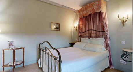 Sous les toits du centre historique, Studio de charme (26 m²) parfait pied-à-terre ou un investissement locatif au cœur de la ville. Visite virtuelle sur demande