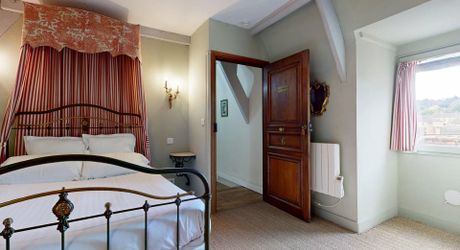 Sous les toits du centre historique, Studio de charme (26 m²) parfait pied-à-terre ou un investissement locatif au cœur de la ville. Visite virtuelle sur demande