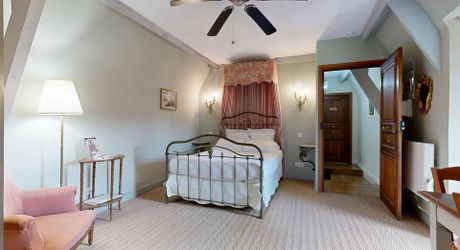 Sous les toits du centre historique, Studio de charme (26 m²) parfait pied-à-terre ou un investissement locatif au cœur de la ville. Visite virtuelle sur demande
