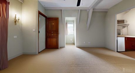 Sous les toits du centre historique, Studio de charme (26 m²) parfait pied-à-terre ou un investissement locatif au cœur de la ville. Visite virtuelle sur demande