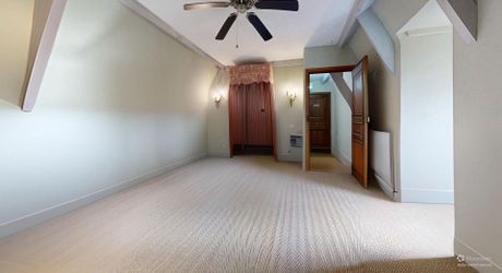 Sous les toits du centre historique, Studio de charme (26 m²) parfait pied-à-terre ou un investissement locatif au cœur de la ville. Visite virtuelle sur demande