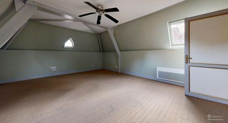 Sarlat Centre – T2 de caractère au 3ème et dernier étage (Immeuble Classé). Visite virtuelle sur demande