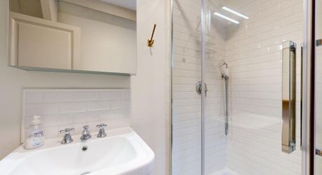Sarlat Centre – T2 de caractère au 3ème et dernier étage (Immeuble Classé). Visite virtuelle sur demande