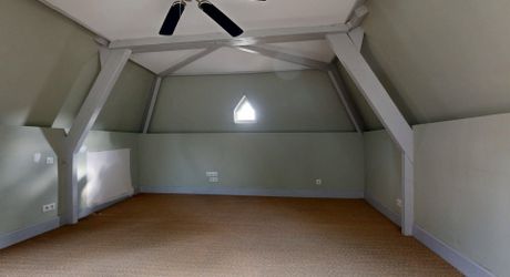 Sarlat Centre – T2 de caractère au 3ème et dernier étage (Immeuble Classé). Visite virtuelle sur demande
