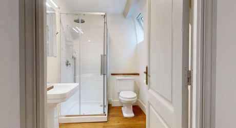 Sarlat Centre – T2 de caractère au 3ème et dernier étage (Immeuble Classé). Visite virtuelle sur demande
