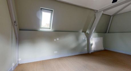 Sarlat Centre – T2 de caractère au 3ème et dernier étage (Immeuble Classé). Visite virtuelle sur demande