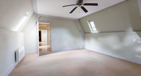 Sarlat Centre – T2 de caractère au 3ème et dernier étage (Immeuble Classé). Visite virtuelle sur demande