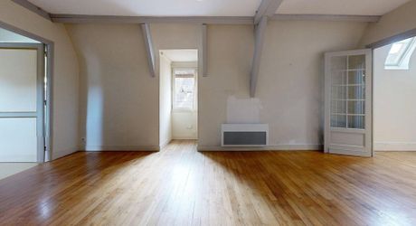 Sarlat Centre – T2 de caractère au 3ème et dernier étage (Immeuble Classé). Visite virtuelle sur demande
