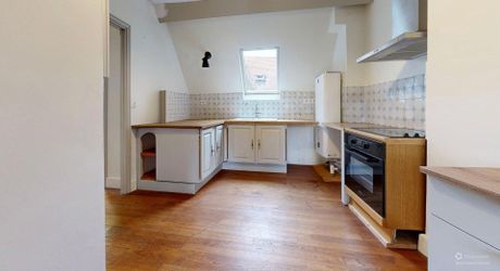 Sarlat Centre – T2 de caractère au 3ème et dernier étage (Immeuble Classé). Visite virtuelle sur demande