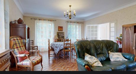 Propriété en pierre avec dépendances et 4,3 hectares de prairies aux portes de Sarlat