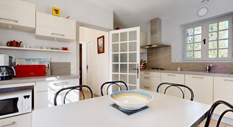 Propriété en pierre avec dépendances et 4,3 hectares de prairies aux portes de Sarlat