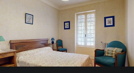 Propriété en pierre avec dépendances et 4,3 hectares de prairies aux portes de Sarlat