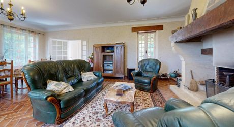 Propriété en pierre avec dépendances et 4,3 hectares de prairies aux portes de Sarlat