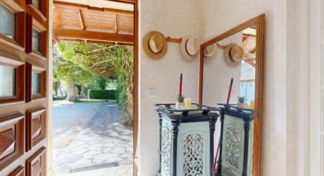 Propriété en pierre avec dépendances et 4,3 hectares de prairies aux portes de Sarlat